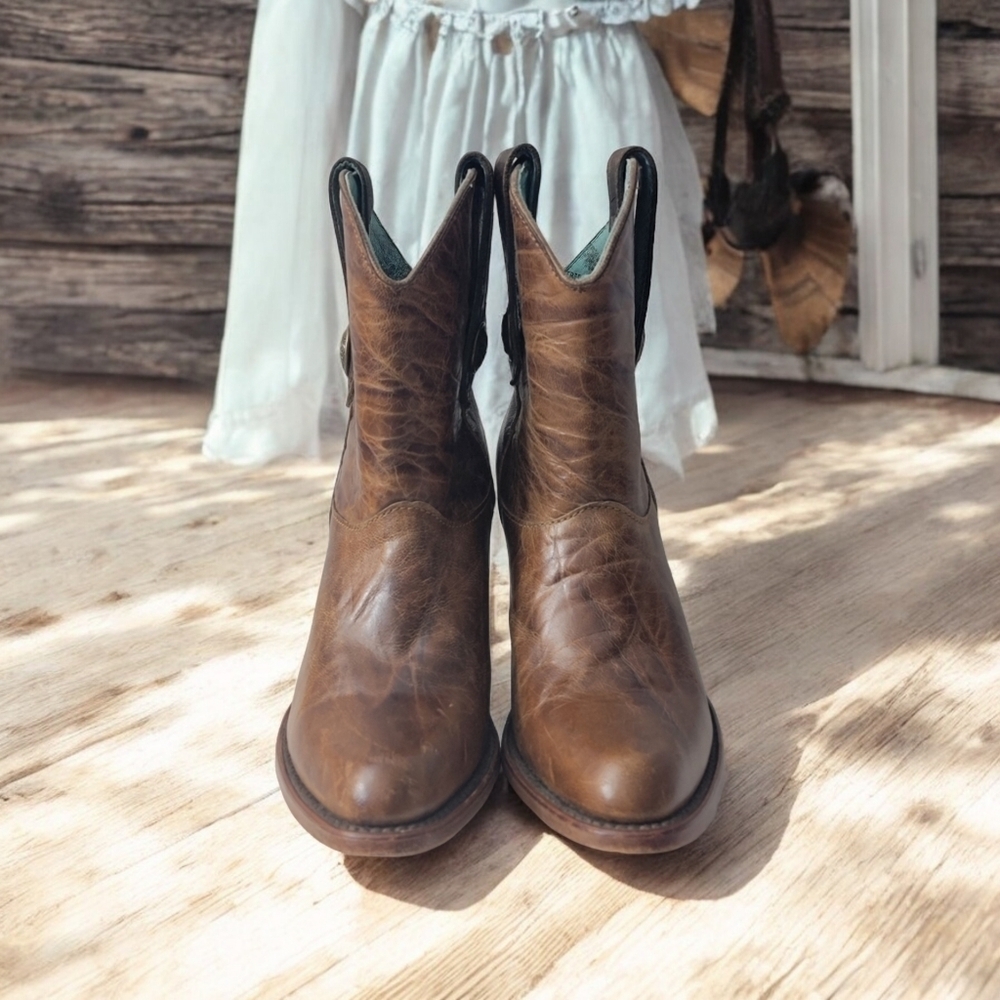 Corral Woman's Cowgirl boots size 8.5M block heel. Boot stand 9 inches. See more - Picture 13 of 16